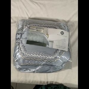 NIB Hotel Collection Marquesa Geo Embroidered King Duvet Cover Pastel